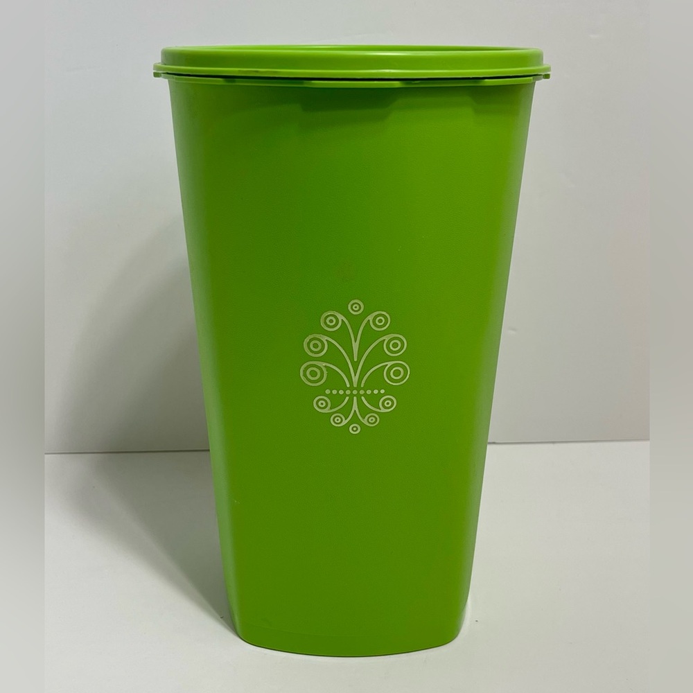 Vintage Green Apple Tupperware Canister 1222-3 Matching Instant Seal Lid 808-32